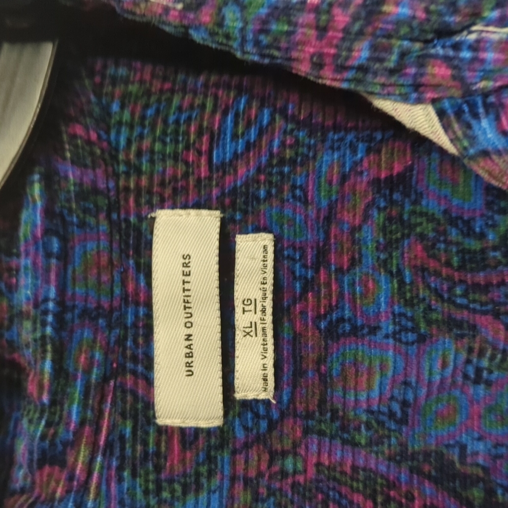 Button up - Picture 3 of 3